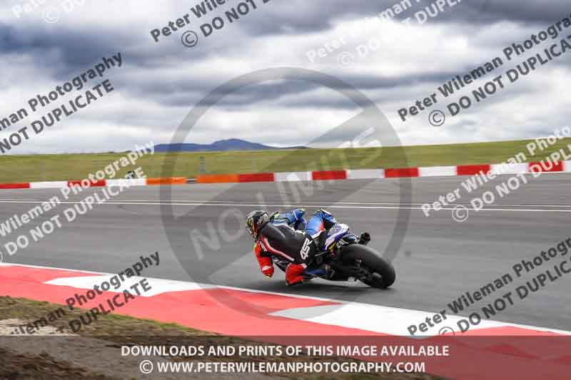 cadwell no limits trackday;cadwell park;cadwell park photographs;cadwell trackday photographs;enduro digital images;event digital images;eventdigitalimages;navarra;no limits trackdays;peter wileman photography;racing digital images;trackday digital images;trackday photos